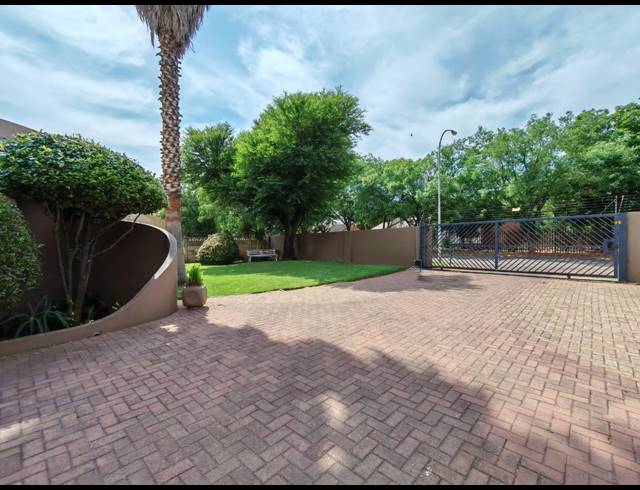 3 BEDROOM HOUSE FOR SALE IN THREE RIVERS EAST